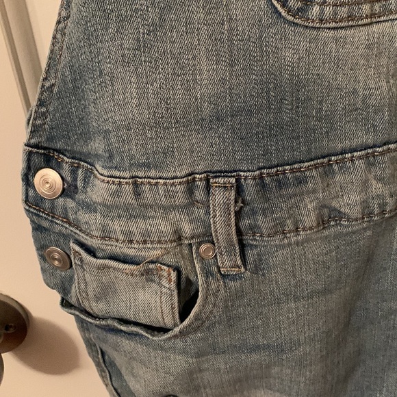 No Boundaries adorable denim distressed w/lace trim overall shorts XL(15-17) - Picture 5 of 12